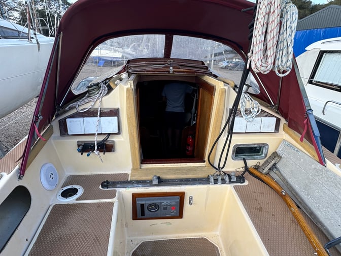 Elizabethan 33 cockpit