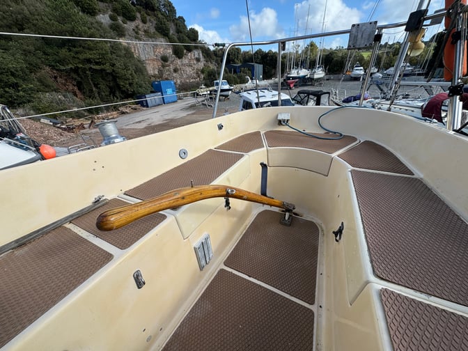 Elizabethan 33 cockpit